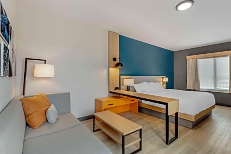 1 King Bed, Suite, Nonsmoking