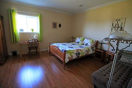 Queen Room with Garden View