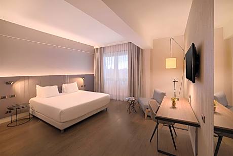 Family Room (3 Adults)