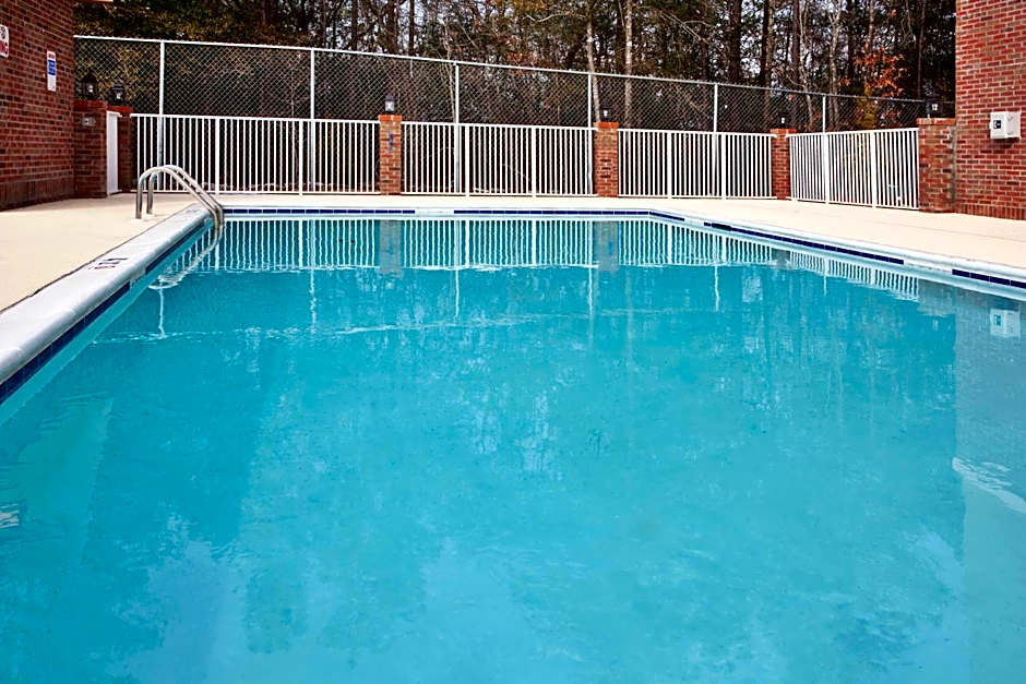 Holiday Inn Express & Suites Hope Mills-Fayetteville Arpt by IHG