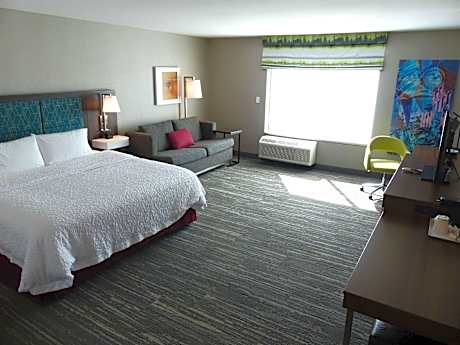 1 KING MOBILITY/HEARING ACCESS TUB STUDIO NS