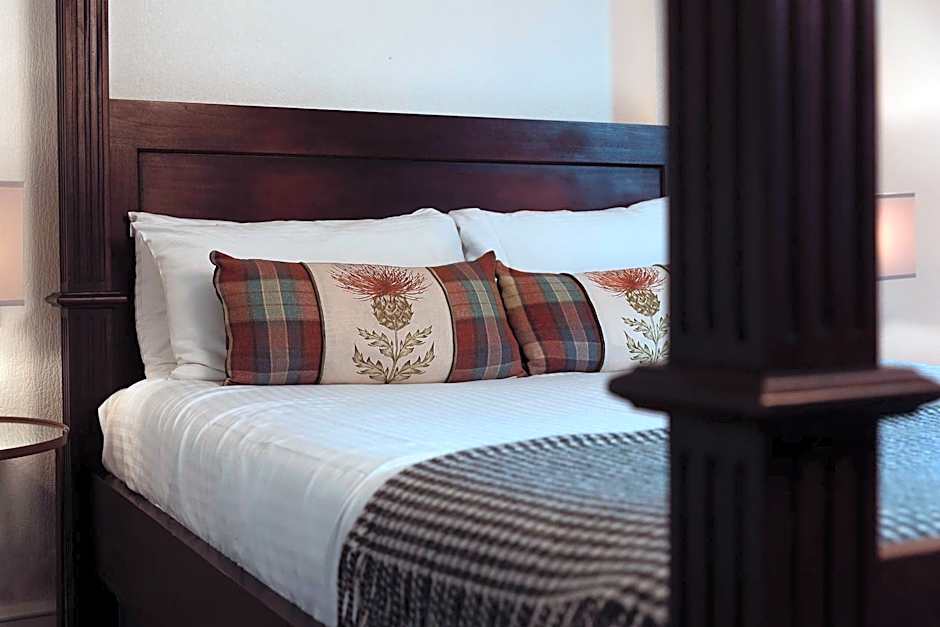 Loch Leven Hotel & Distillery