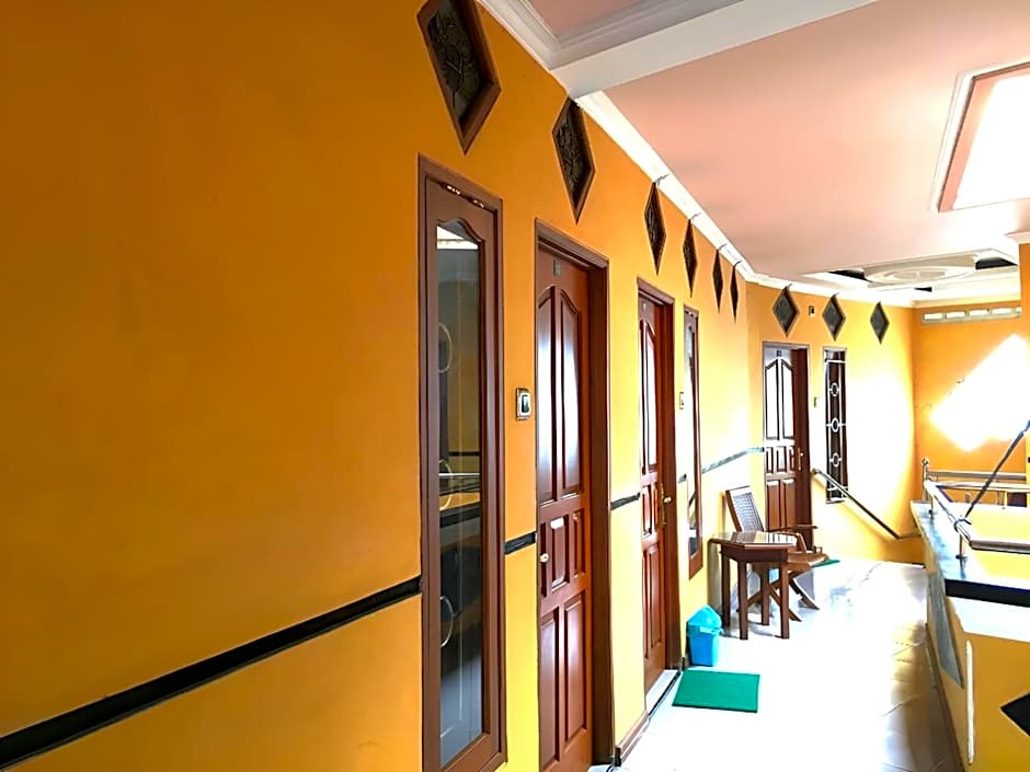 Hotel Alami near Alun-Alun Klaten