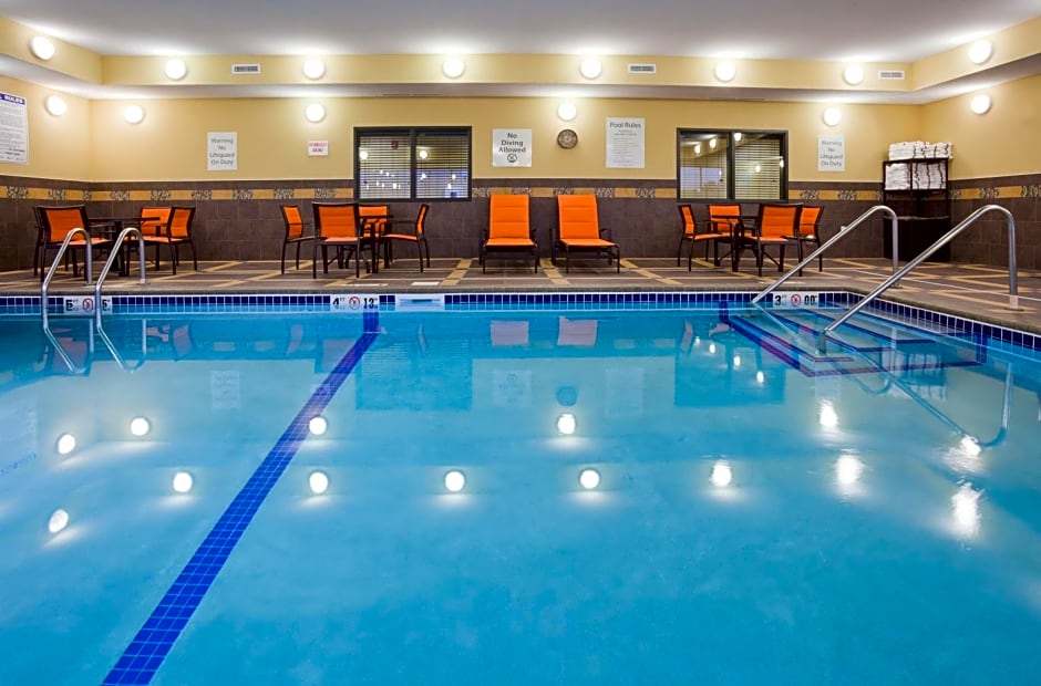 Holiday Inn Express & Suites Fort Dodge, an IHG Hotel