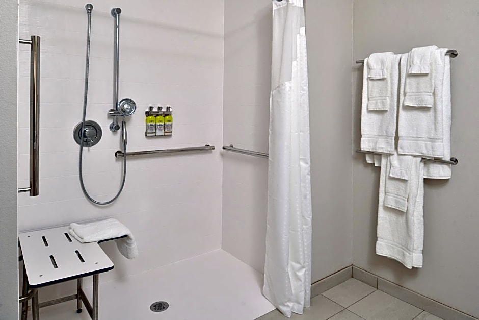 Holiday Inn Express And Suites Olathe West By IHG