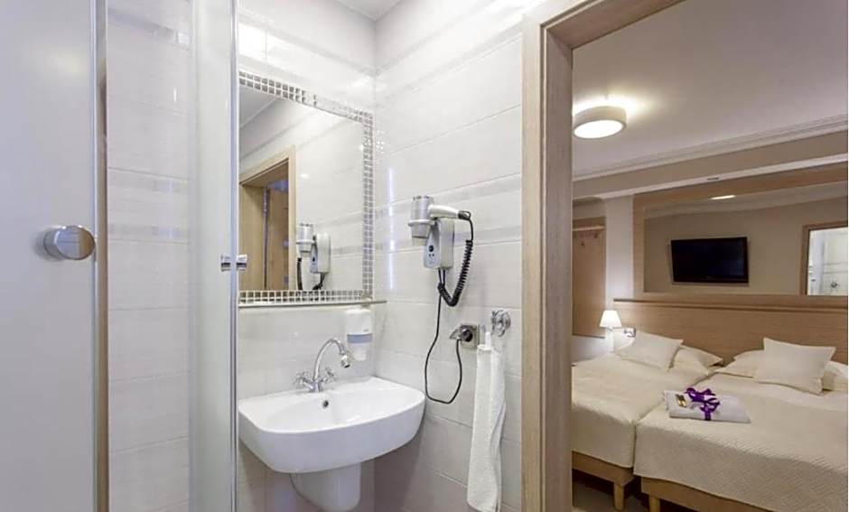 Villa Anna - Noclegi Rooms - FREE parking, taras, 1500m do Starówki