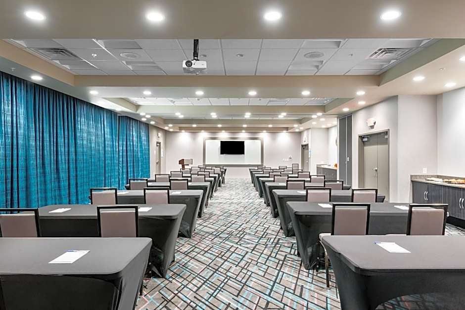 Holiday Inn Express & Suites Charlotte Airport By IHG
