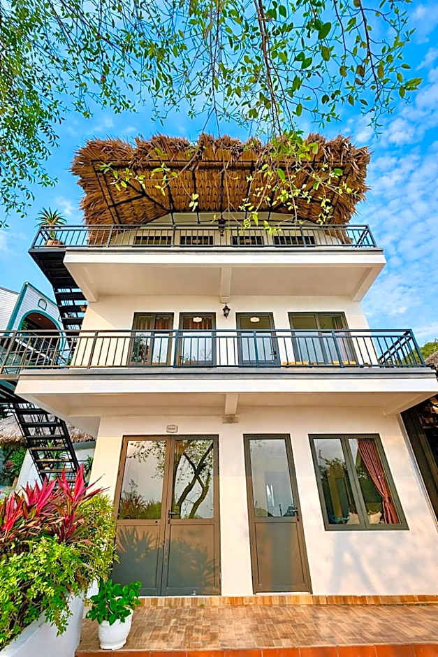 LePont Cat Ba Bungalow