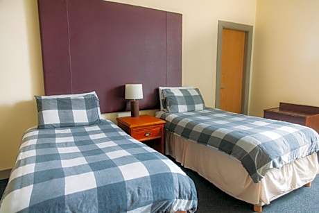 Twin Room with En Suite Bathroom