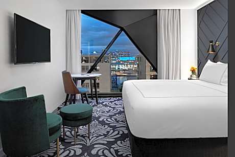 King Banksia Deluxe Plus Room (Level 5-8)