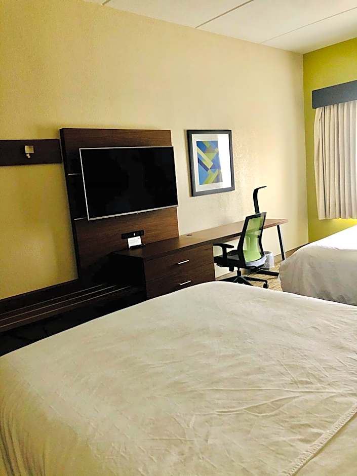 Holiday Inn Express and Suites Cedar Falls Waterloo By IHG