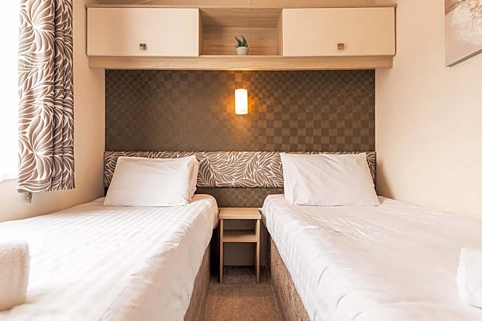 Meadows Lodge with Hot Tub