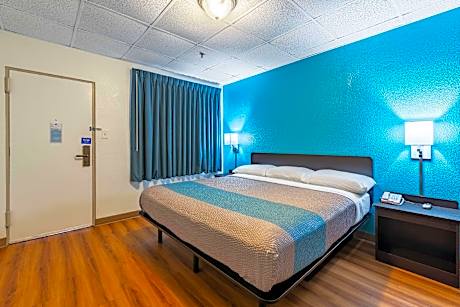 King Room - Non-Smoking