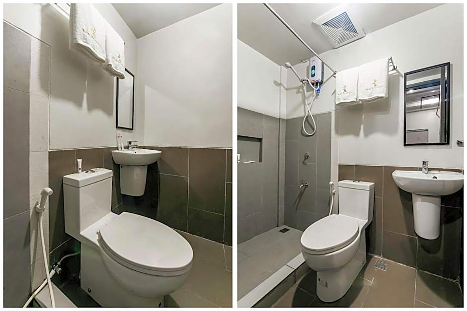 OYO 136 Regal Residences