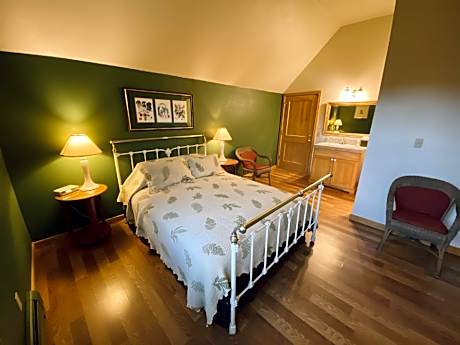 Queen-Ensuite-Deluxe-Garden View-Granny Smith