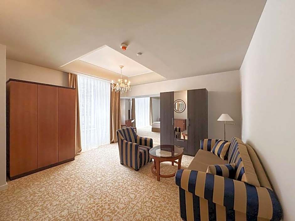 Scuol Palace - Culture, Nature & Health