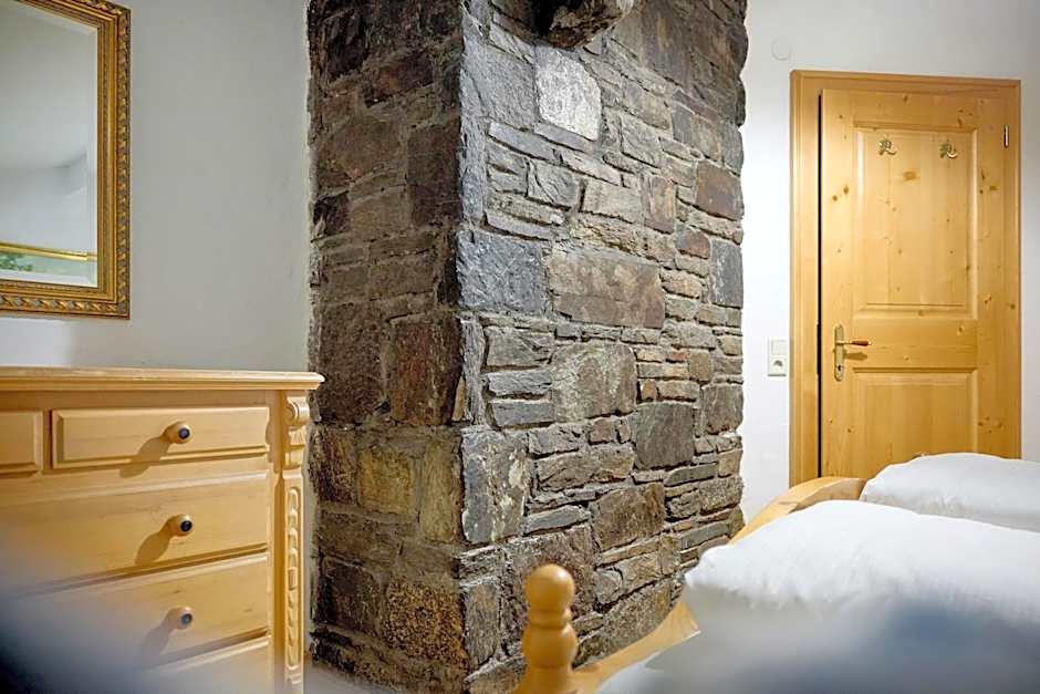 Alt Montafon Hotel Appartements by Pferd auf Wolke