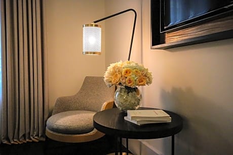 Deluxe Double Room (1 Queen Bed)