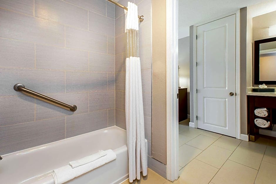 La Quinta Inn & Suites by Wyndham Pomona