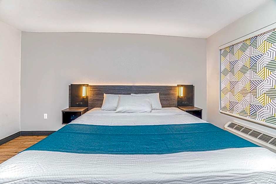 Studio 6 Suites Stockton, CA Waterfront