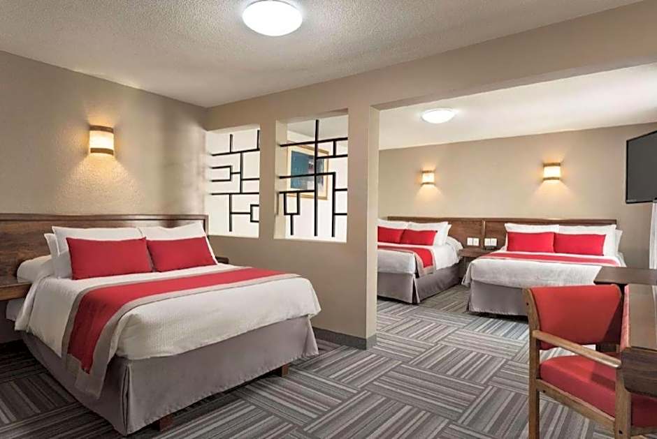 Ramada Plaza by Wyndham Leon