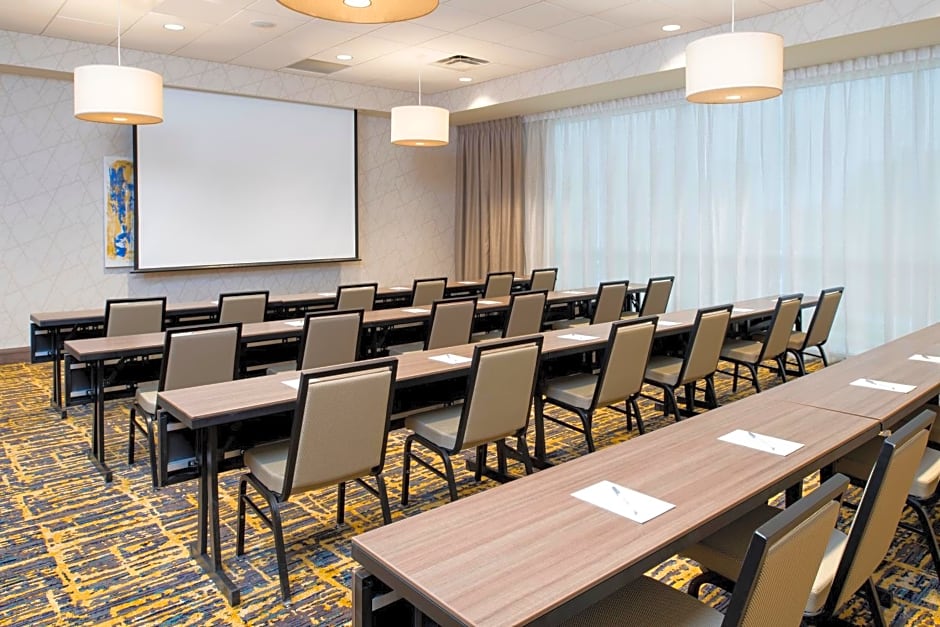 Hampton Inn & Suites Grand Rapids Downtown