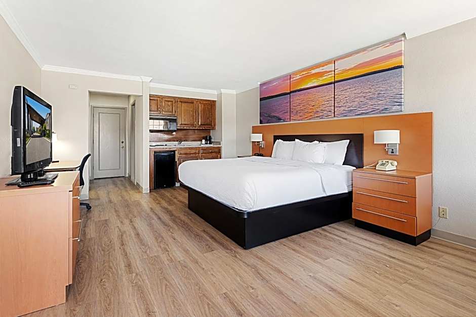 Photo 1 of 1 of Superior 1 King Bed
