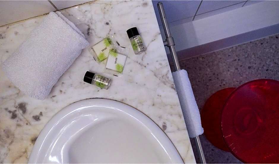 Hotel Ours Blanc - Place Victor Hugo