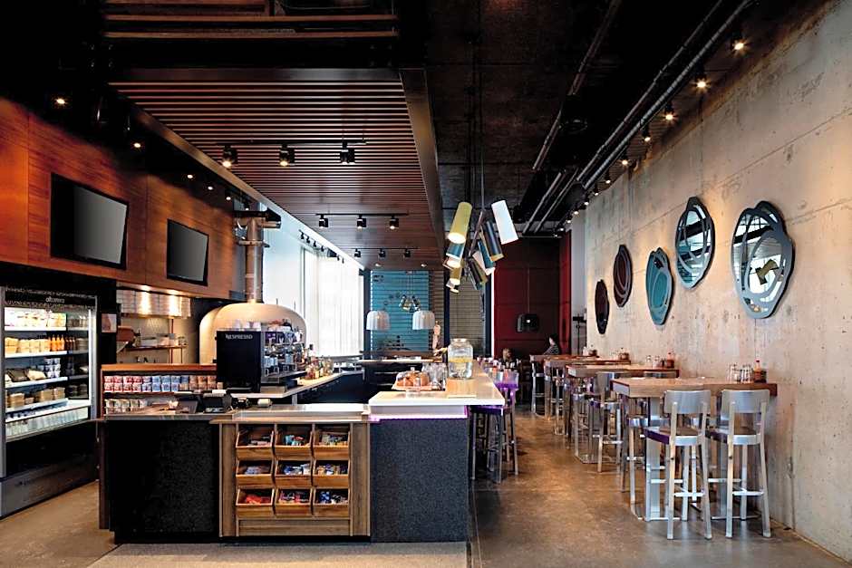 Alt Hotel Toronto Pearson