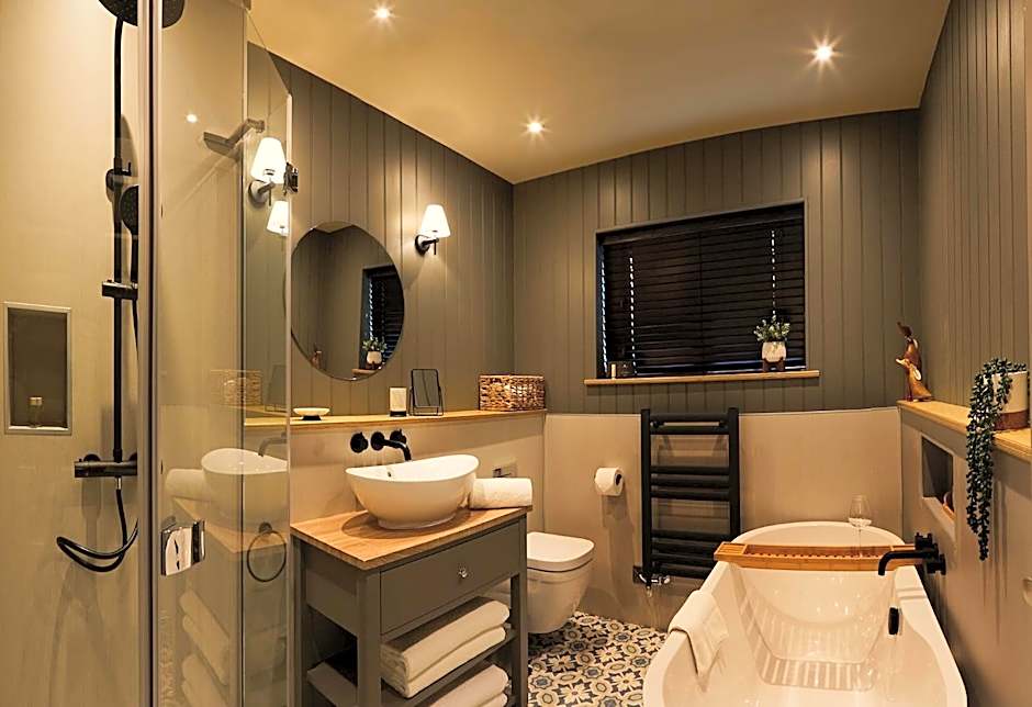 The Plough Inn & Cottages