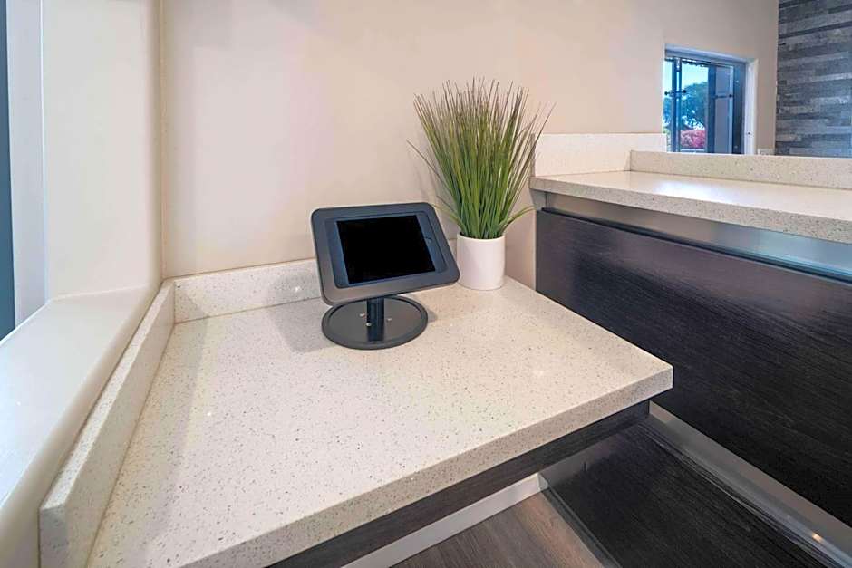 Days Inn by Wyndham Galt