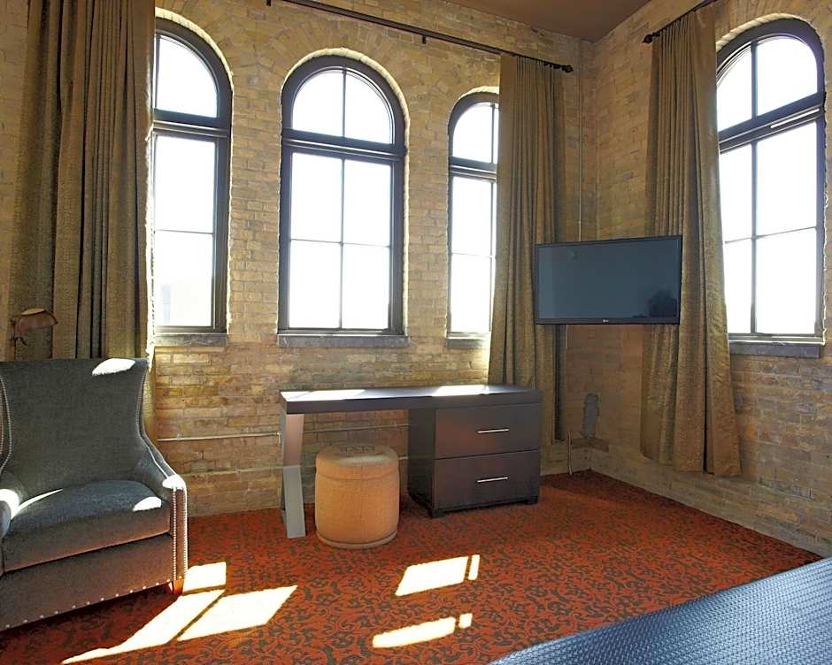 Brewhouse Inn And Suites