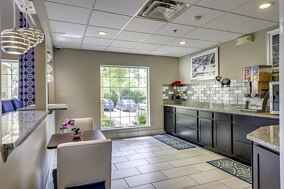 Guesthouse Inn & Suites Lexington