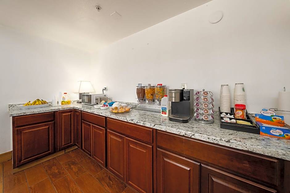 America Inn & Suites