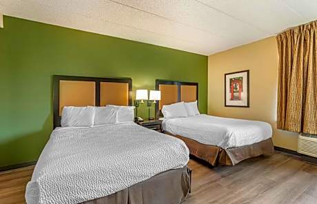 Studio with 2 Queen Beds - Non-Smoking