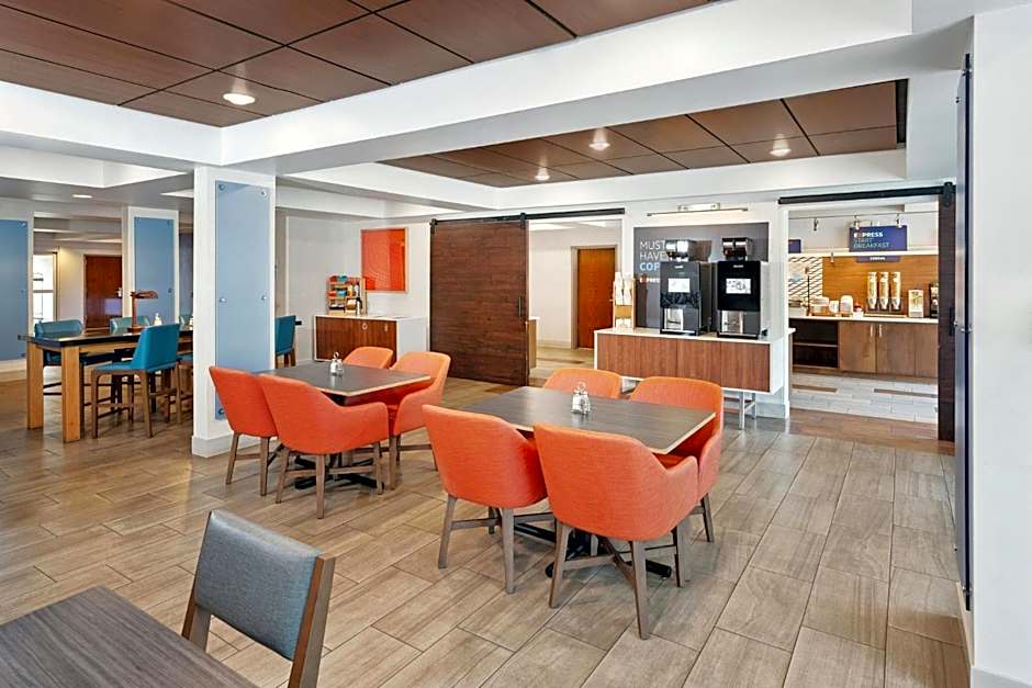 Holiday Inn Express Hotel & Suites Urbana-Champaign-U of I Area By IHG