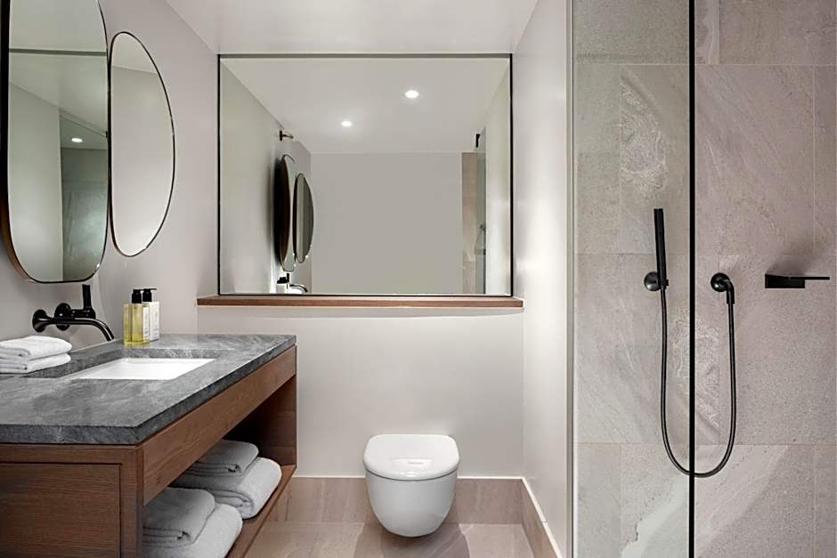 The Stratford, Autograph Collection