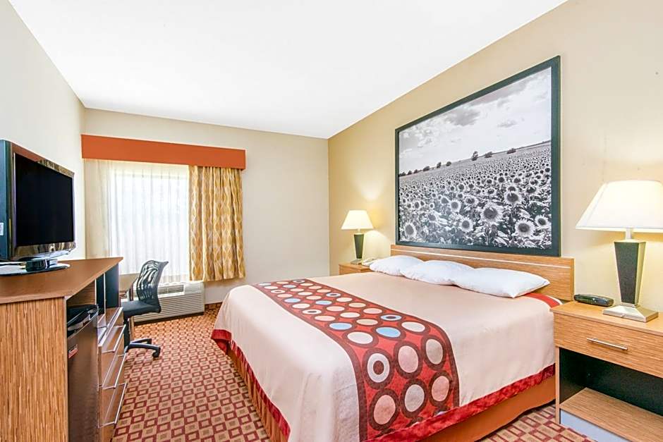 Super 8 by Wyndham Wichita South