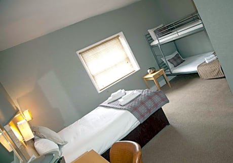 Family Room (3 Adults)