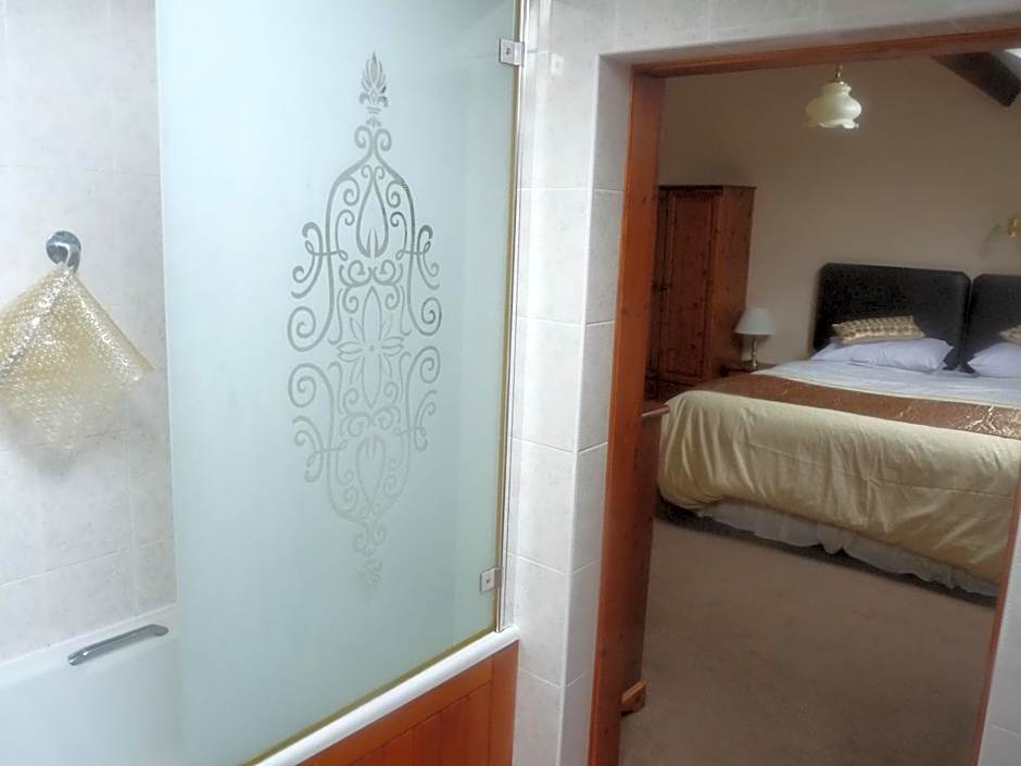 Oakenholt Farm Bed and Breakfast