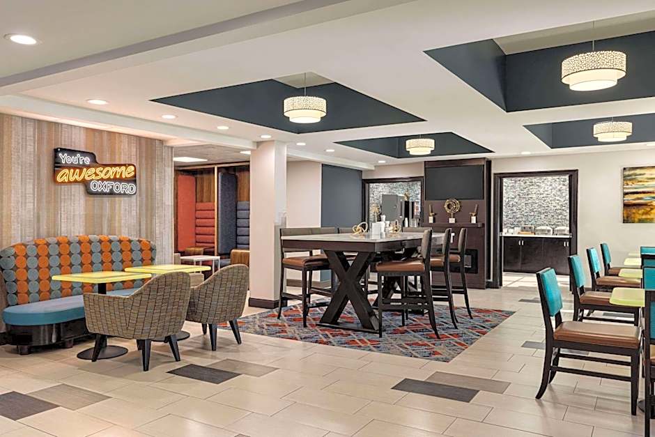 La Quinta Inn & Suites by Wyndham Oxford - Anniston