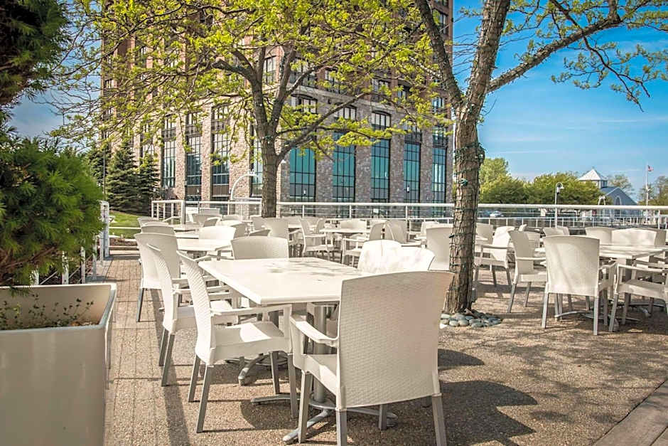 Shoreline Inn & Conference Center, an Ascend Collection Hotel