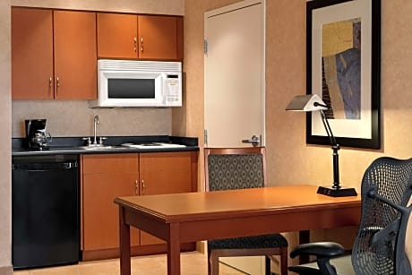 1 King Bed 1Bdrm Suite W/ Kitchen Nonsmoking