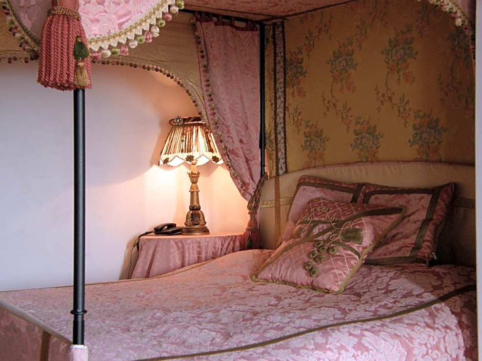 Hotel Castello Di Vigoleno