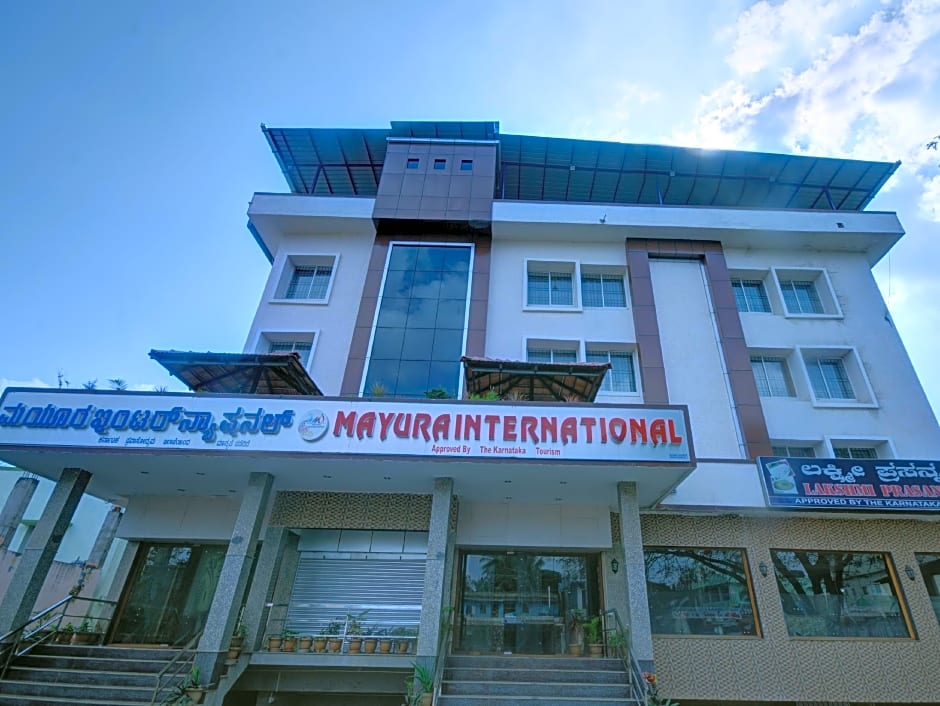Photo 1 of 27 of Hotel Mayura International