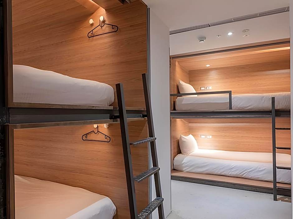 Bouti City Capsule Inn