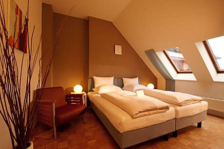 Studio Apartment Twin Bed