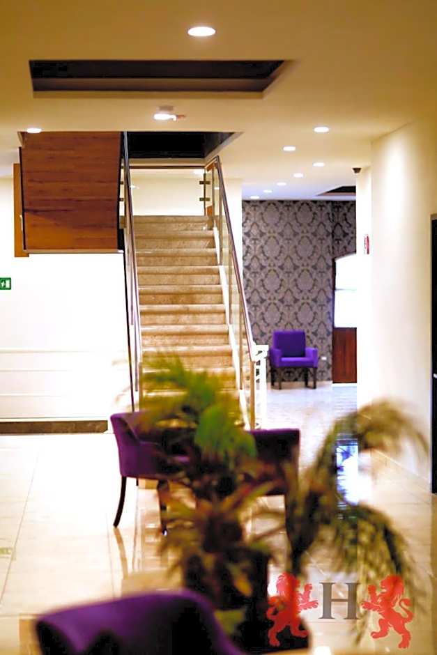 Hotel Leones