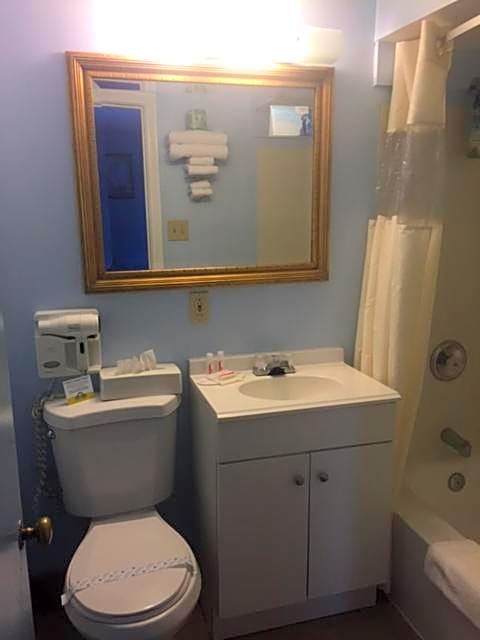 Days Inn by Wyndham Cleveland Lakewood