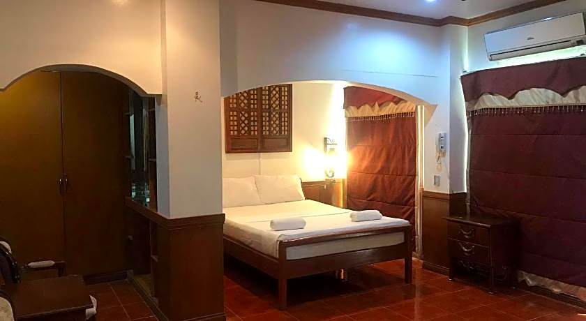 Tahanan Lakeview Hotel